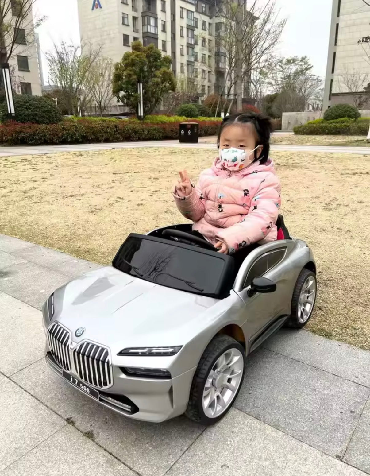 BMW I7 - Electric car kids